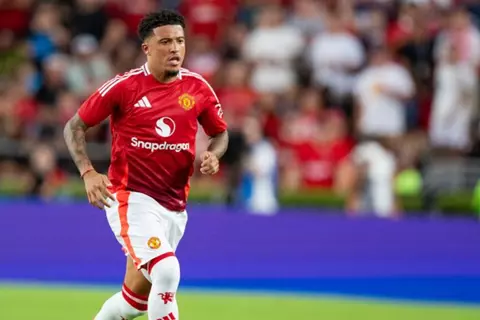 سكاي: يوفنتوس يبدأ محادثاته مع مانشستر يونايتد لضم سانشو 